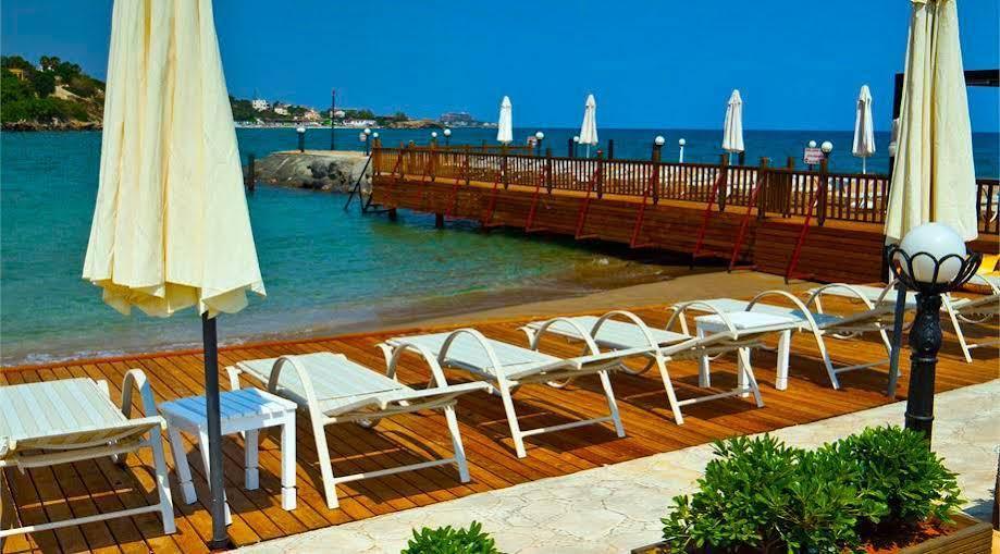 Ada Beach Hotel Karavas  ภายนอก รูปภาพ