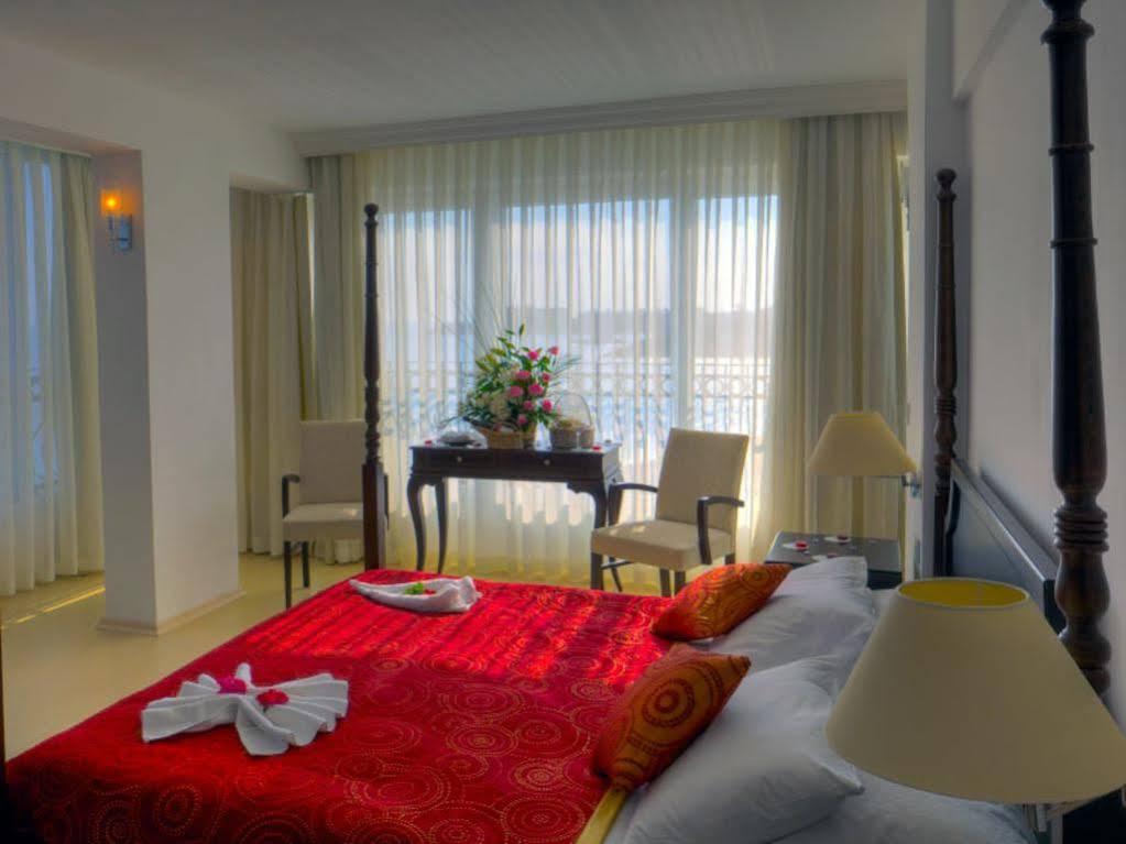 Ada Beach Hotel Karavas  ภายนอก รูปภาพ
