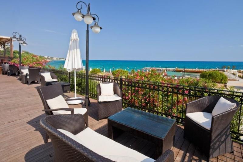Ada Beach Hotel Karavas  ภายนอก รูปภาพ