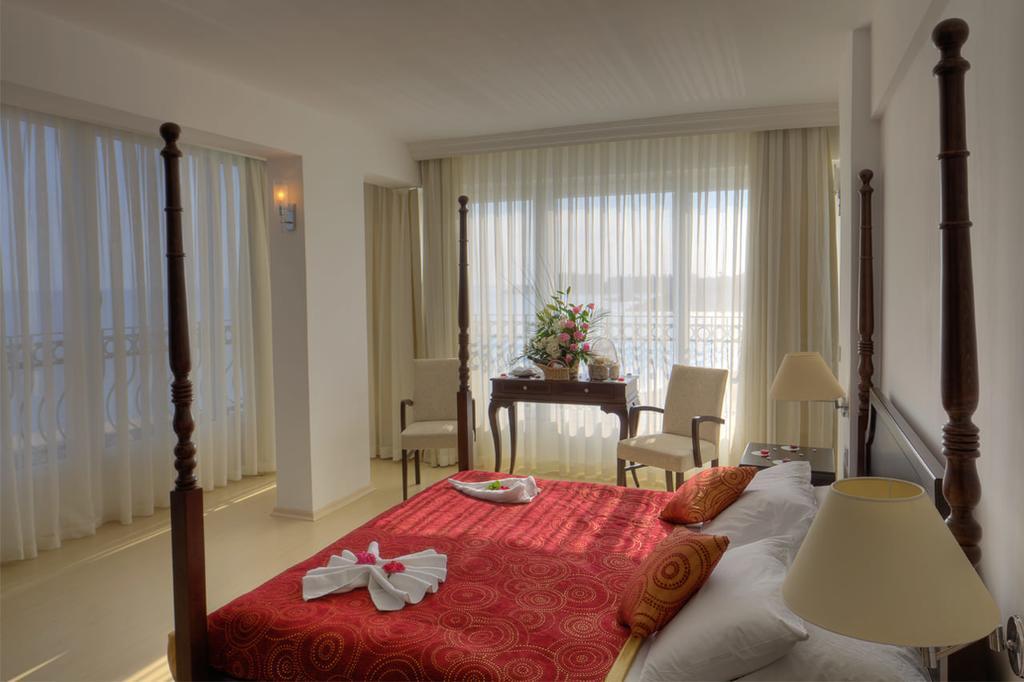 Ada Beach Hotel Karavas  ภายนอก รูปภาพ